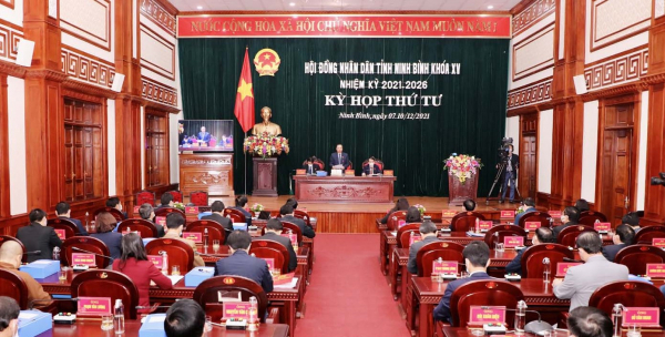 Quang cảnh phiên chất vấn và trả lời chất vấn kỳ họp thường lệ cuối năm 2021 của HĐND tỉnh Ninh Bình